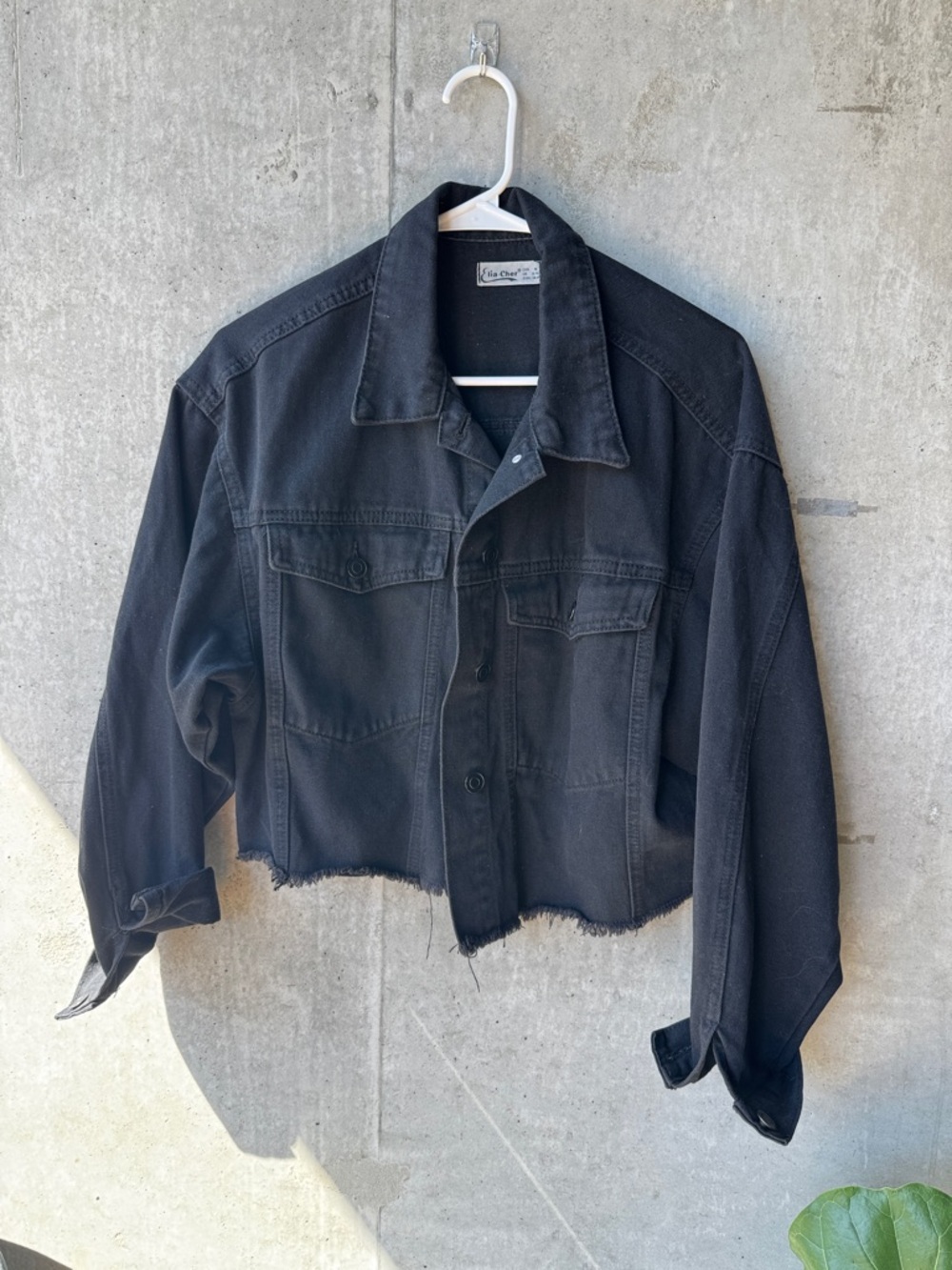 Black Raw-Hem Cropped Denim Jacket